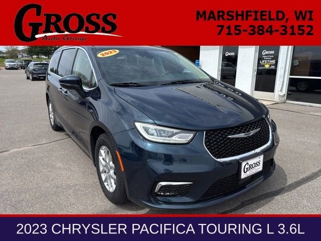 2023 Chrysler Pacifica Touring L's photo