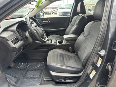 2024 Mitsubishi Outlander SE