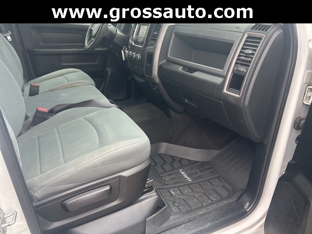 2017 RAM 1500 Express Crew Cab 4x4 5'7' Box